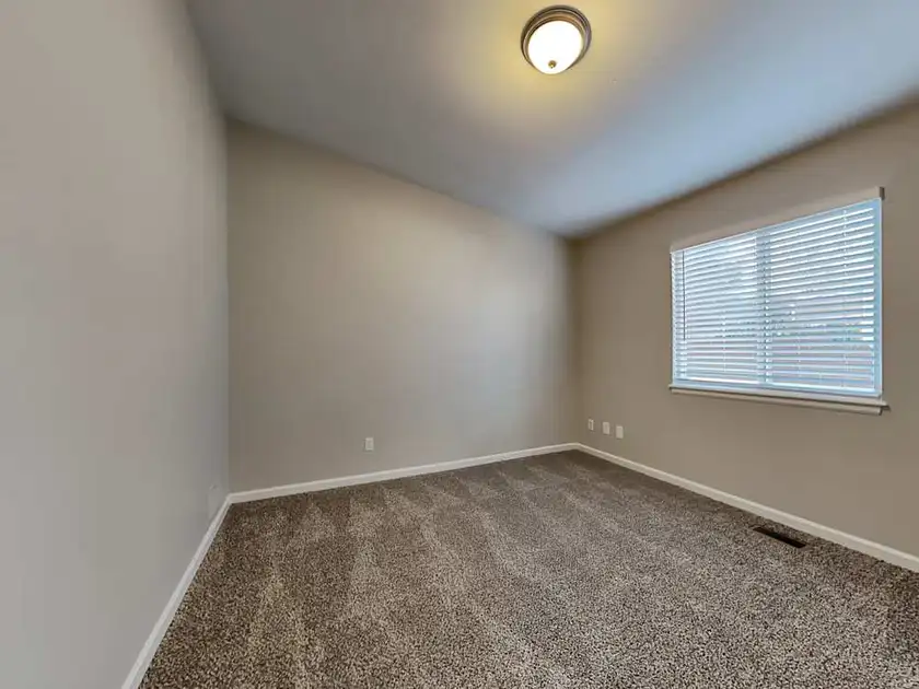 house for reat - $1,000 thumbnail 7