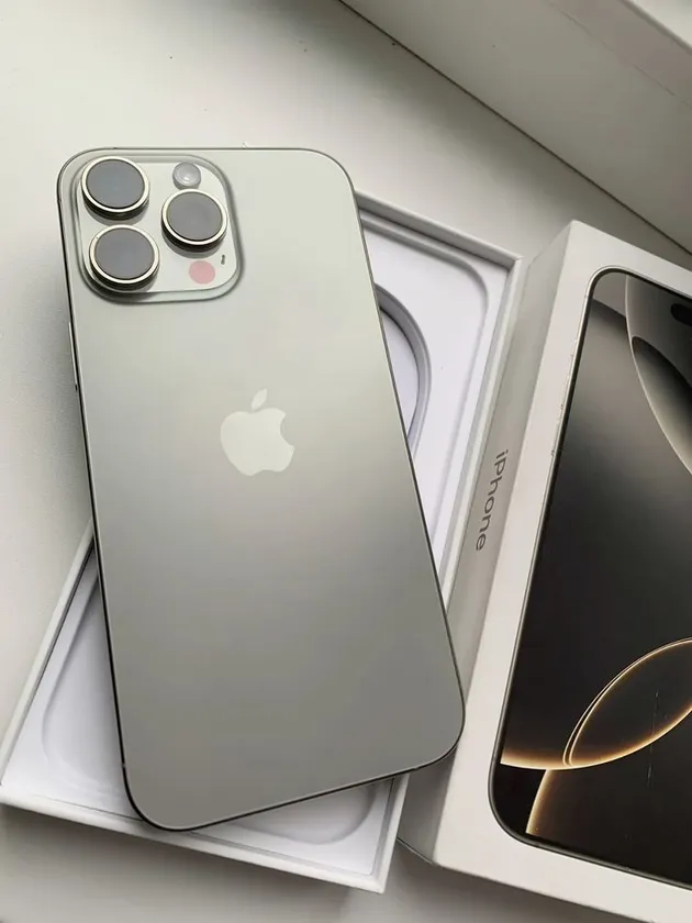 iphone 16pro max - $970 thumbnail 3