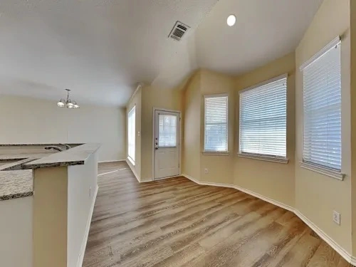  / 2086sqftaffordable house for rent beautiful house with 3 bedrooms and 2 bathr thumbnail 6