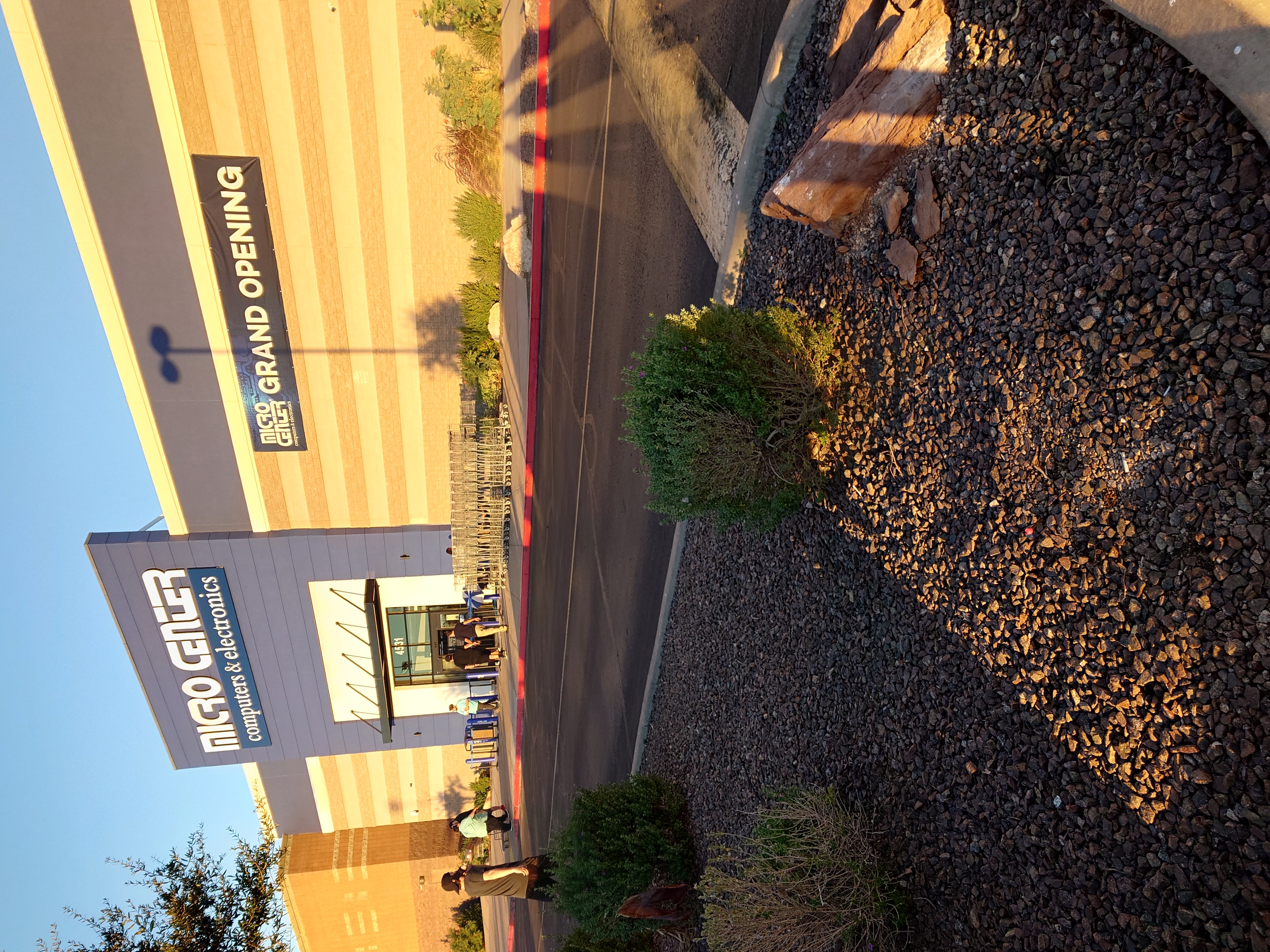 Microcenter Phoenix VIP grand opening. - Faxo