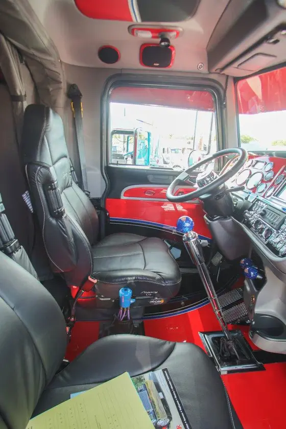 rental truck thumbnail 3