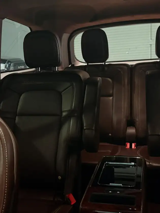 lincoln aviator thumbnail 9