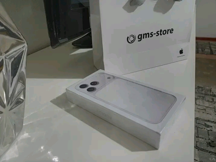 apple iphone 17 pro - $2,000 thumbnail 2