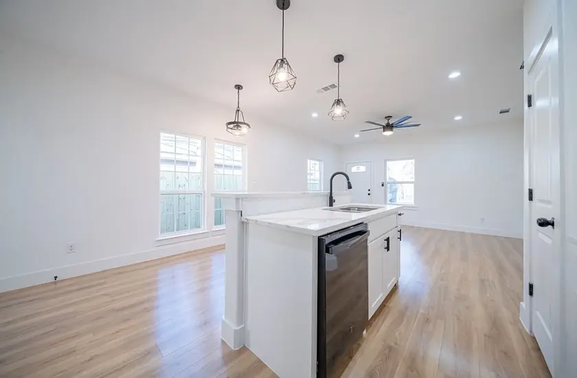  / 1250sqftapartment thumbnail 9