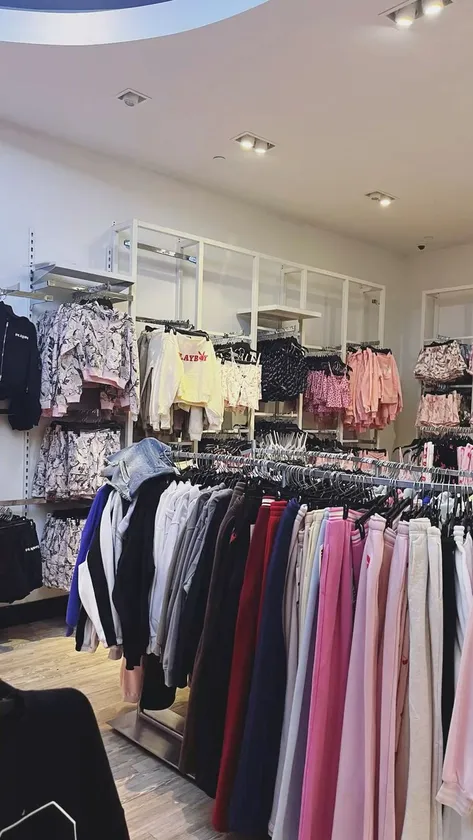 clothes shoes and bags - $300 thumbnail 5