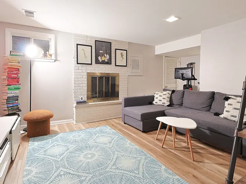 $579,900 2 bedroom and 2 bathroom thumbnail 8