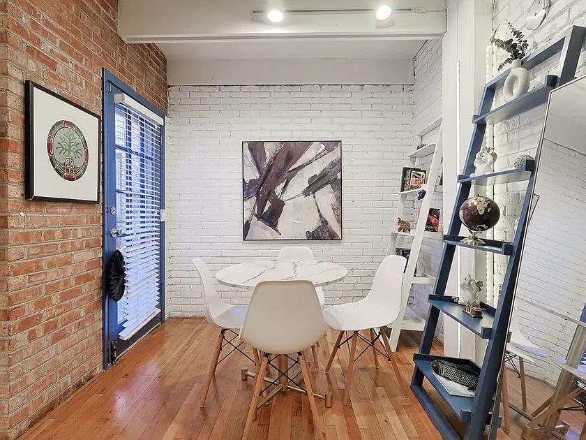 $579,900 2 bedroom and 2 bathroom thumbnail 10