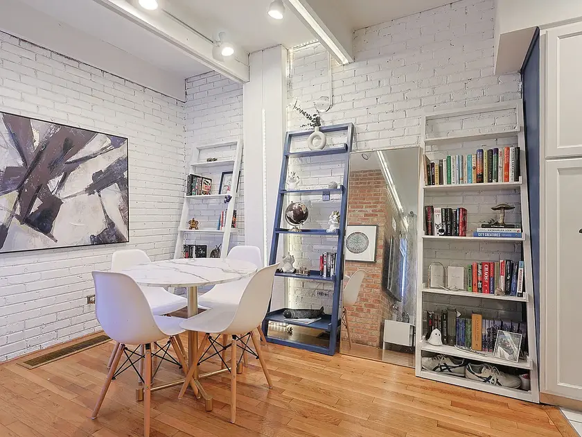 $579,900 2 bedroom and 2 bathroom thumbnail 4