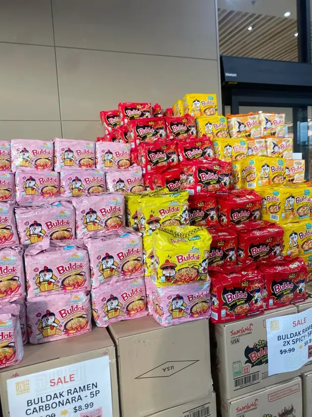 Washer and dryer thumbnail 1