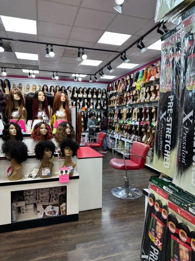 glueless synthetic human wigs - $500 thumbnail 3