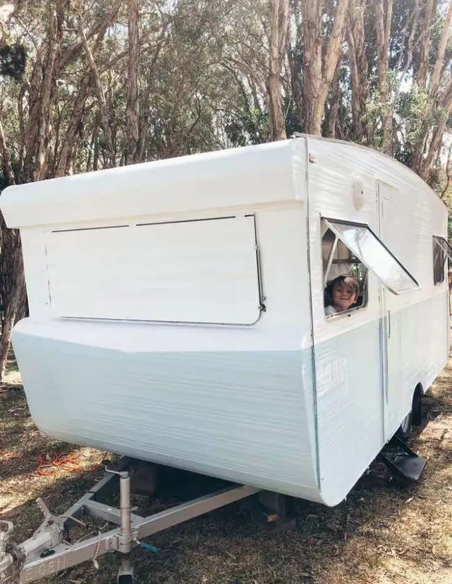 caravan motorhome is available for rent and sell right now - $2,000 thumbnail 3