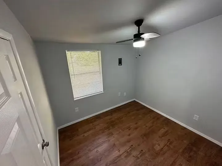 $700 / 2br - 97sqft - parkstone realty thumbnail 8