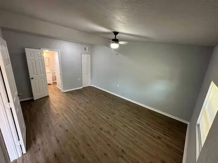 $700 / 2br - 97sqft - parkstone realty thumbnail 9