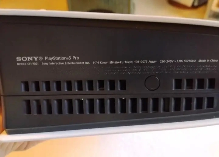 playstation 5 pro - $400 thumbnail 4