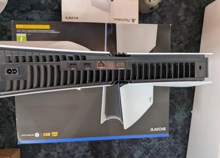 playstation 5 pro - $400 thumbnail 8