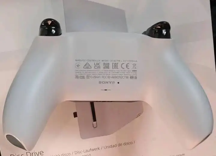 playstation 5 pro - $400 thumbnail 7