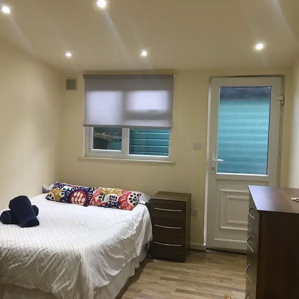 modern 1-bed apartment for sale – manchester” - $1,500 thumbnail 3
