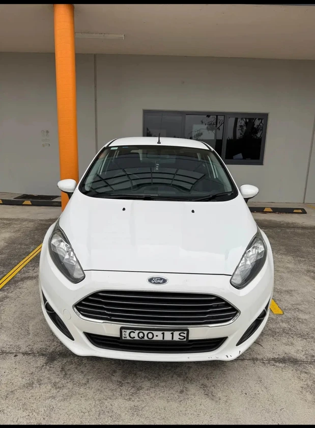 2013 ford fiesta trend thumbnail 2