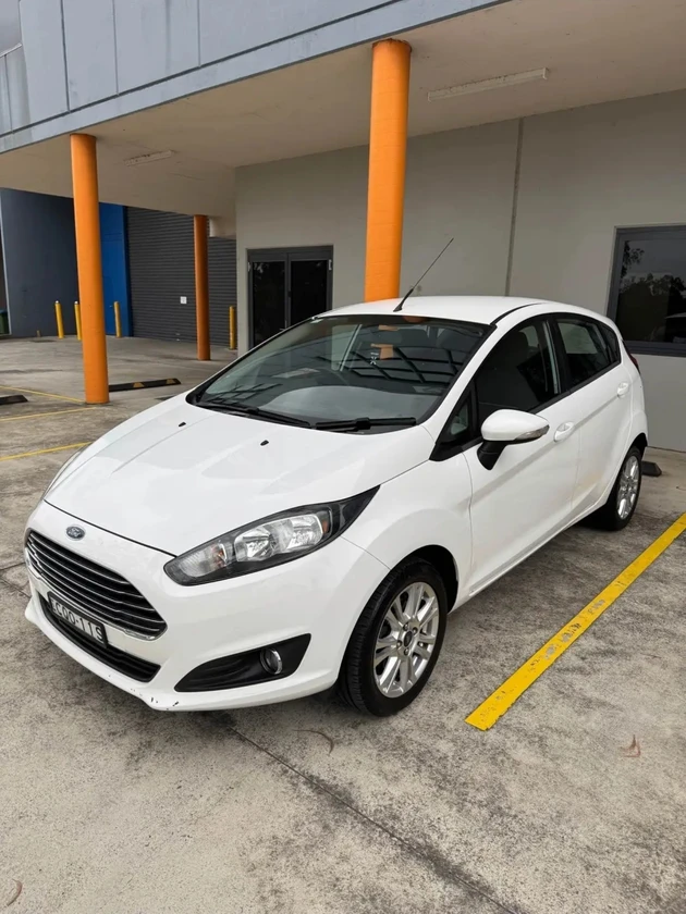 2013 ford fiesta trend thumbnail 3