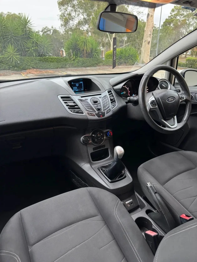 2013 ford fiesta trend thumbnail 8