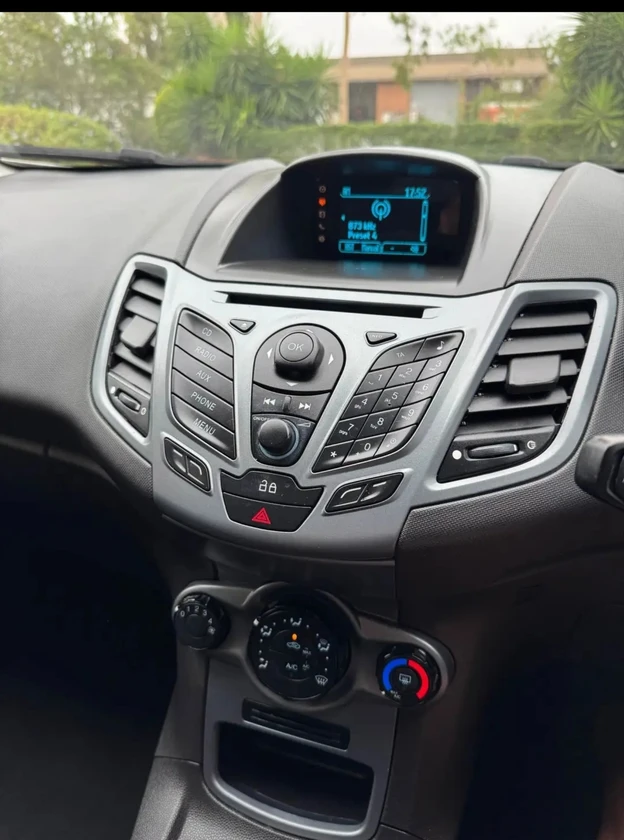 2013 ford fiesta trend thumbnail 9