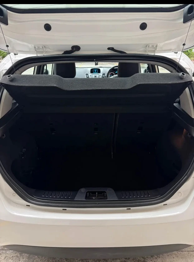 2013 ford fiesta trend thumbnail 10