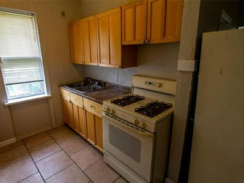 $650 self contained thumbnail 2