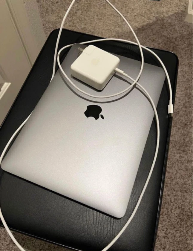 free macbook air 2020 thumbnail 3