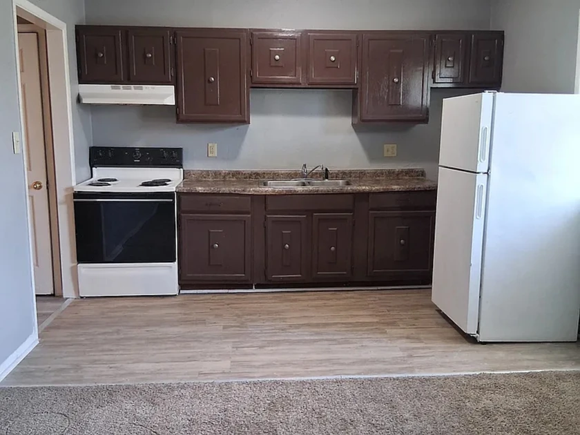$520 1beds1baths700sqft600 n cedar st #610, nevada, mo 64772 thumbnail 4