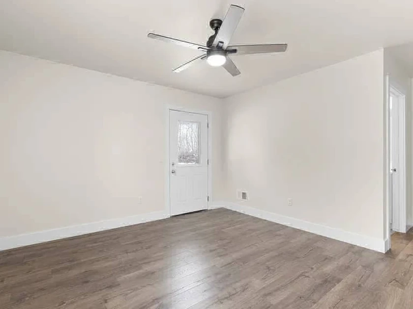 $300 / 3br - 1100sqft - 3 and 2 bedrooms houses available at different locations thumbnail 4