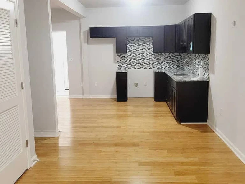 $300 / 3br - 1100sqft - 3 and 2 bedrooms houses available at different locations thumbnail 5