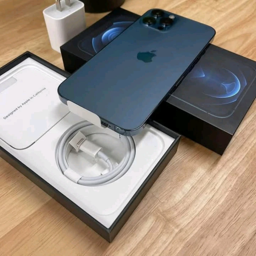 apple iphone - $3,000 thumbnail 4