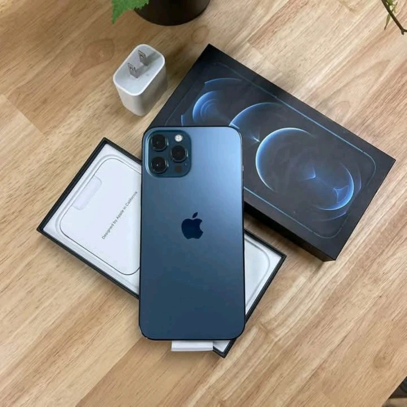 apple iphone - $3,000 thumbnail 2