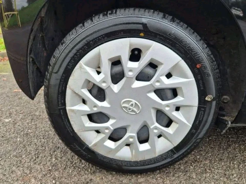 toyota aygo thumbnail 5