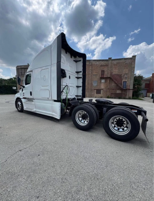 freightliner cascadia available – serious buyers onlyfreightliner cascadia | str thumbnail 5