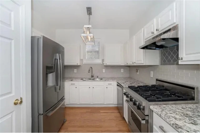 $800 / 2br - 990sqft - move in ready thumbnail 5