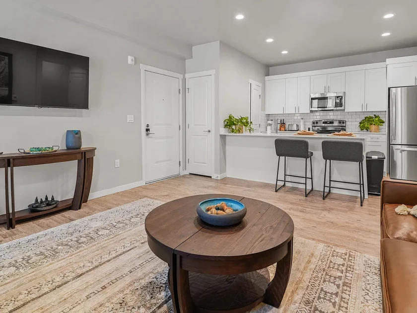 $1,575 / 3br - 1063sqft - 3bedroom thumbnail 3