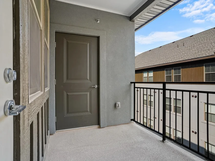 $1,575 / 3br - 1063sqft - 3bedroom thumbnail 5