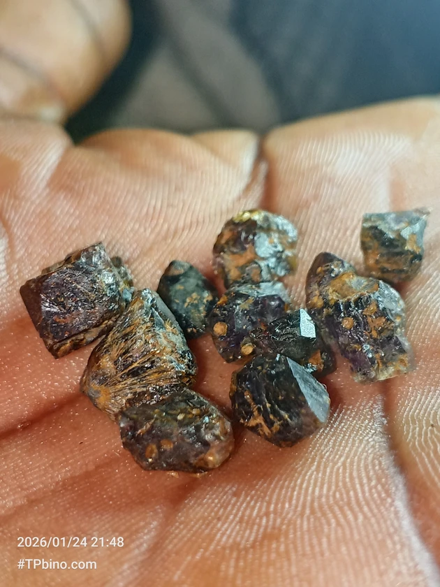 quality gemstones thumbnail 2