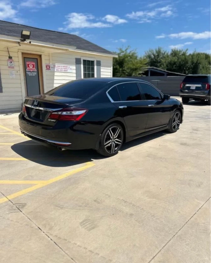 2013 honda accord for sale for $3,000perfect condition. thumbnail 3