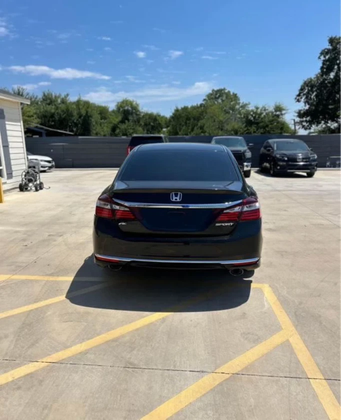 2013 honda accord for sale for $3,000perfect condition. thumbnail 6