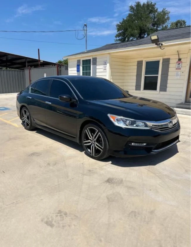 2013 honda accord for sale for $3,000perfect condition. thumbnail 7