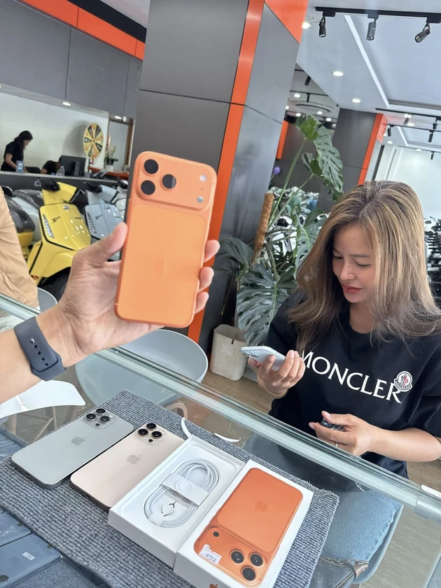 iphone 17pro max - $1,100 thumbnail 11