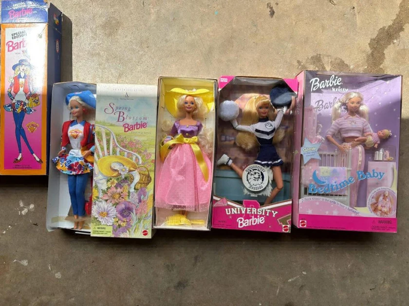 dolls (toys) thumbnail 3