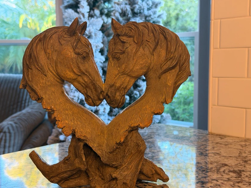 loving horse figurine. thumbnail 4