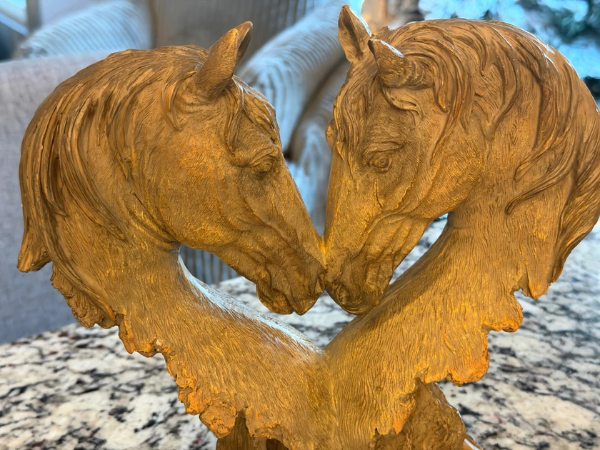 loving horse figurine. thumbnail 7