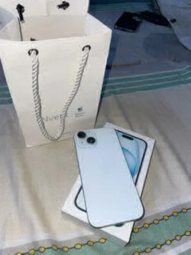 iphone 15 - $300 thumbnail 2