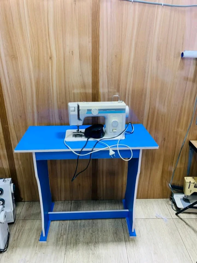 sewing 🧵 🪡 machine - $170 thumbnail 2