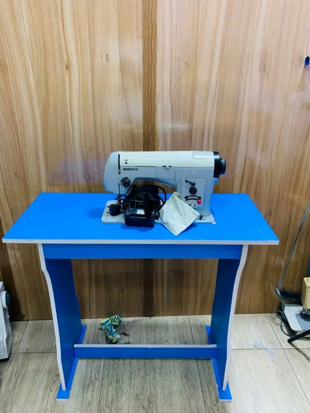 sewing 🧵 🪡 machine - $170 thumbnail 5