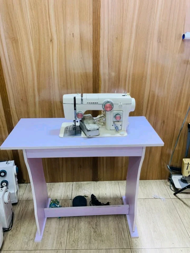 sewing 🧵 🪡 machine - $170 thumbnail 6